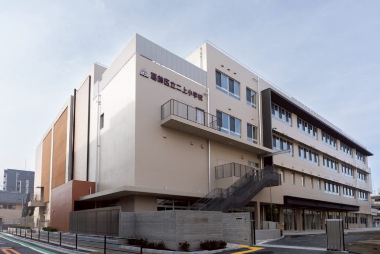 LINE_ALBUM_葛飾区立二上小学校建築工事_260420_1