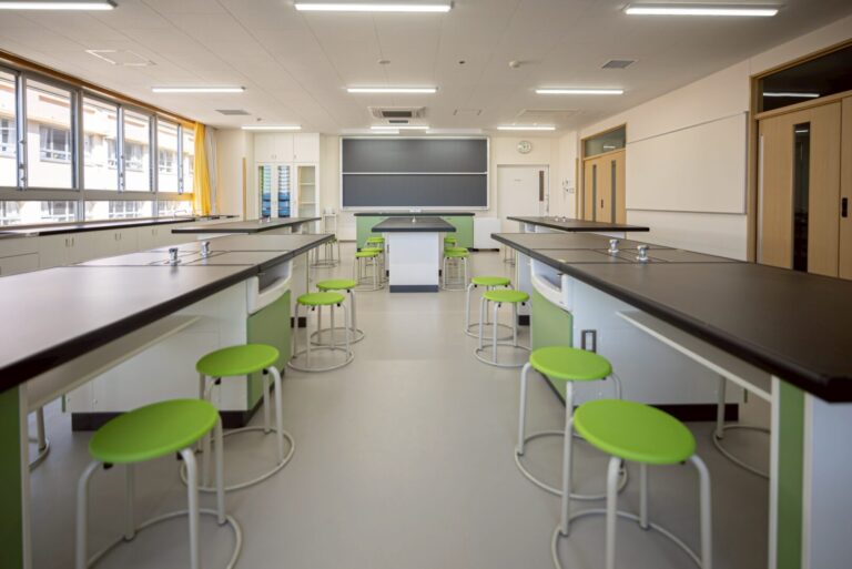 LINE_ALBUM_葛飾区立二上小学校建築工事_260420_3